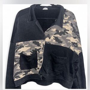 🖤💚POL size Large mixed media camo button up sweatshirt